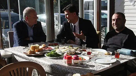 Elleri Olmayan Kader'in Yaptığı Börekler, Konuklara İkram Edildi