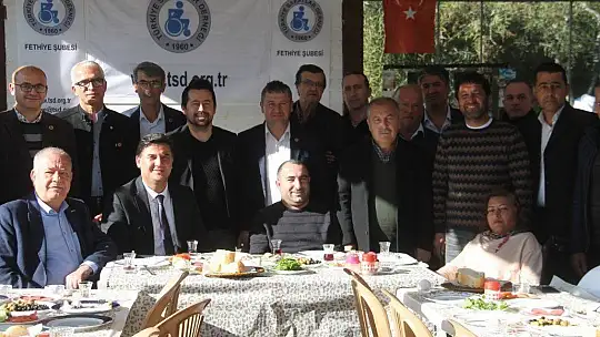 Elleri Olmayan Kader'in Yaptığı Börekler, Konuklara İkram Edildi