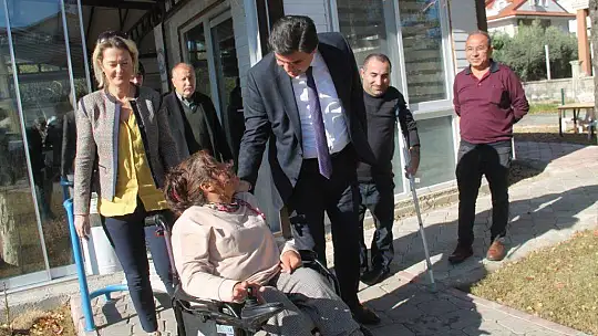 Elleri Olmayan Kader'in Yaptığı Börekler, Konuklara İkram Edildi