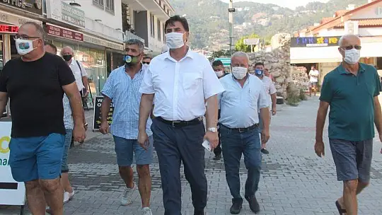 BAŞKAN KARACA, ÖLÜDENİZ'DE ESNAFLARLA BİRARAYA GELDİ