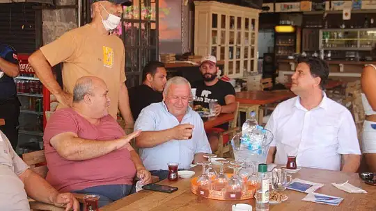 BAŞKAN KARACA, ÖLÜDENİZ'DE ESNAFLARLA BİRARAYA GELDİ