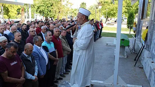 Son yolculuğuna dualarla uğurlandı