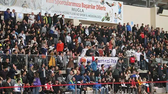 Lider kayıpsız devam ediyor 99-91