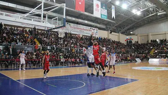 Lider kayıpsız devam ediyor 99-91