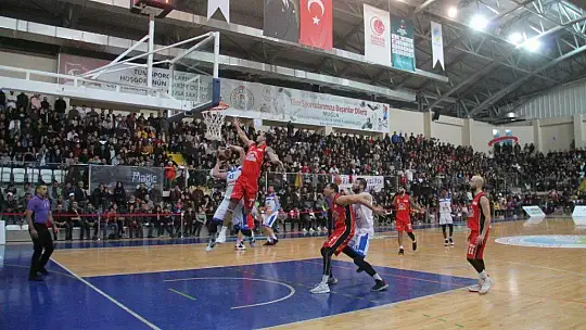 Lider kayıpsız devam ediyor 99-91