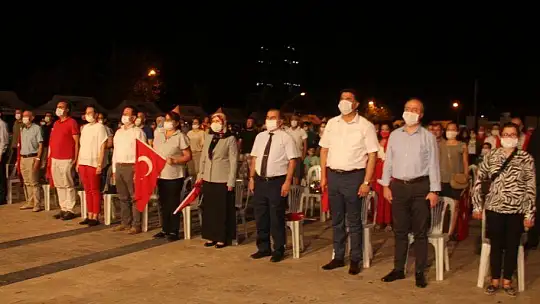 DEMOKRASİ NÖBETİ SABAHA KADAR SÜRDÜ