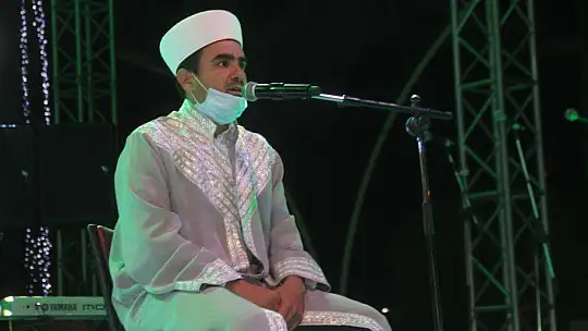 DEMOKRASİ NÖBETİ SABAHA KADAR SÜRDÜ