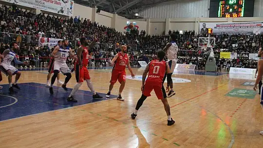 Lider kayıpsız devam ediyor 99-91