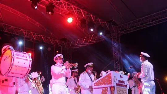 DEMOKRASİ NÖBETİ SABAHA KADAR SÜRDÜ