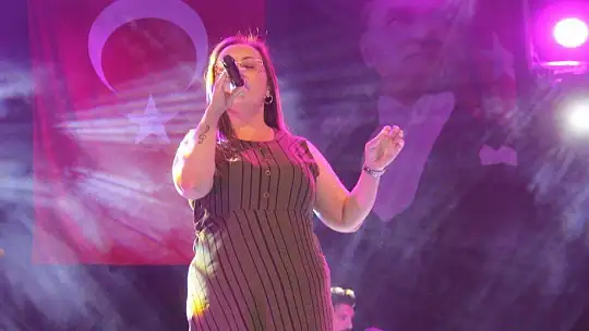 DEMOKRASİ NÖBETİ SABAHA KADAR SÜRDÜ