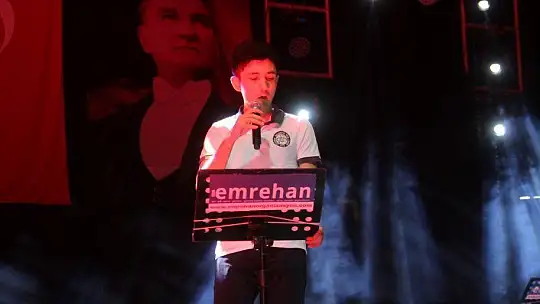 DEMOKRASİ NÖBETİ SABAHA KADAR SÜRDÜ