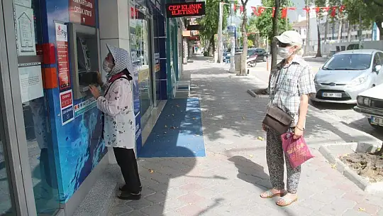 Fethiye'de Yaşlılar İkinci Kez Sokağa Çıktı