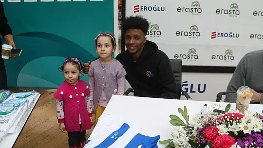 İmza Gününe Yoğun Katılım Oldu 