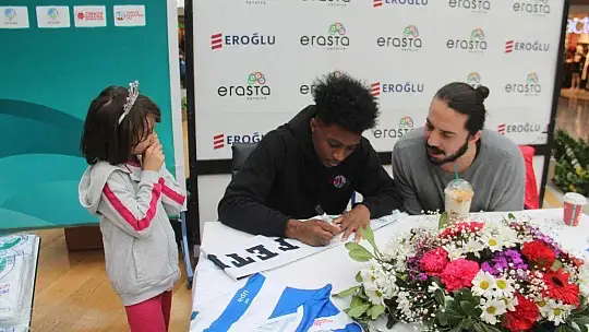 İmza Gününe Yoğun Katılım Oldu 