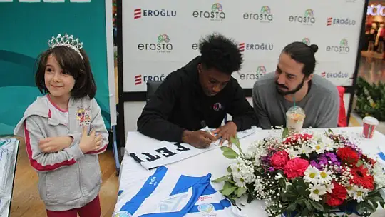İmza Gününe Yoğun Katılım Oldu 