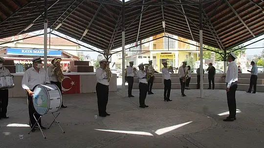Belediye bandosu Foça Mahallesi'nde konser verdi