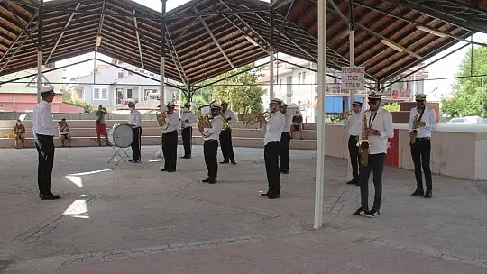 Belediye bandosu Foça Mahallesi'nde konser verdi