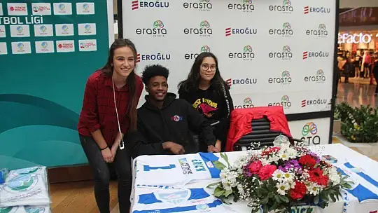 İmza Gününe Yoğun Katılım Oldu 