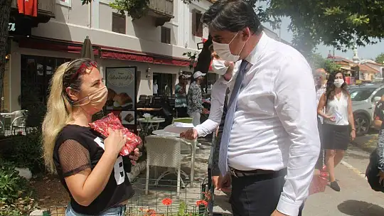 Başkanlardan Fethiye esnaflarına Türk Bayrağı