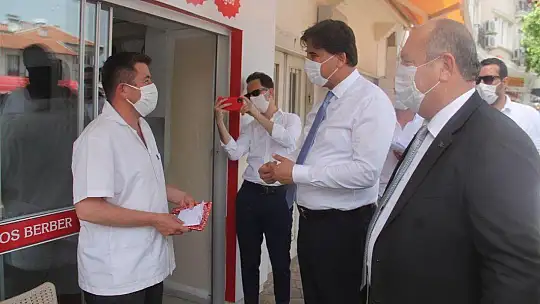 Başkanlardan Fethiye esnaflarına Türk Bayrağı