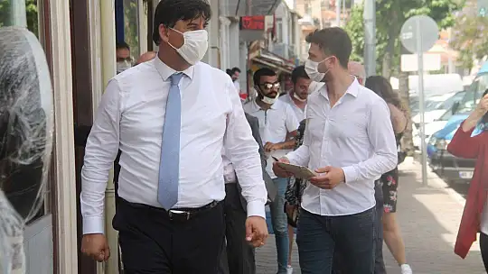 Başkanlardan Fethiye esnaflarına Türk Bayrağı