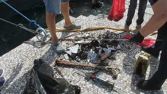 FETHİYE'DE DENİZ DİBİNDEN ÇIKANLAR HAYRETE DÜŞÜRDÜ