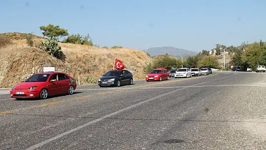 Türk Bayrakları ile şehir turu attılar