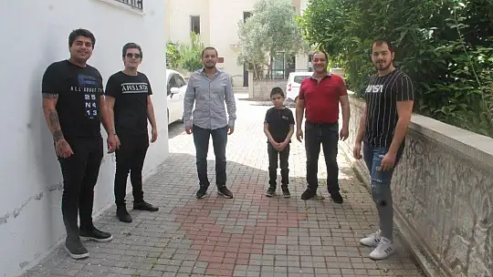 Korona Çiftetellisi Dinleyenleri Coşturuyor