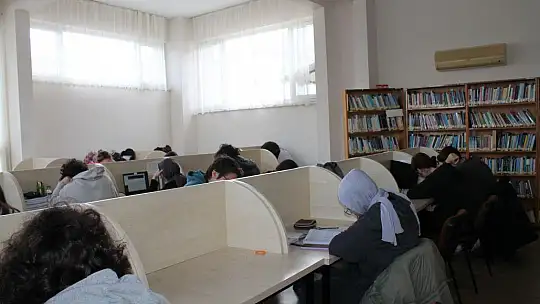 FETHİYE'DE KADIN OKURLARIN SAYISI, ERKEKLERİN İKİ KATI 