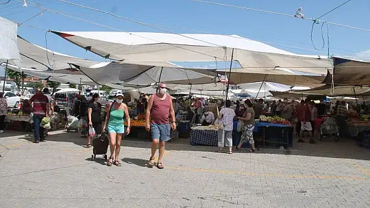 Bayram Ve Kısıtlama Öncesi Pazarlarda Hareketlilik