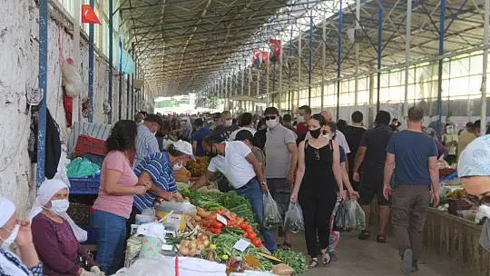 Bayram Ve Kısıtlama Öncesi Pazarlarda Hareketlilik