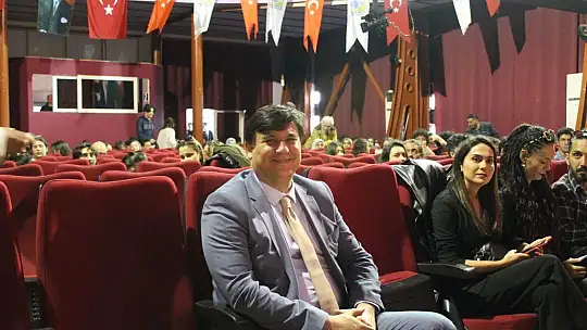 'YARINDA YAŞAMAK' KONFERANSI YAPILDI 