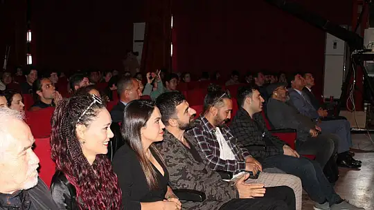 'YARINDA YAŞAMAK' KONFERANSI YAPILDI 