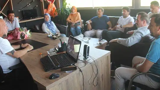 Öztürk, 'Gazeteciler toplumun gözü kulağıdır' 