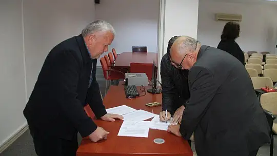 Ücretsiz Yola Tırmanma Şeridi İçin İmza Topluyor 