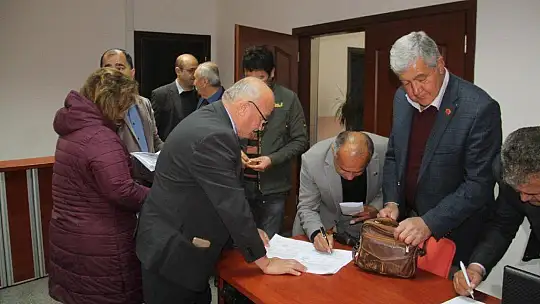 Ücretsiz Yola Tırmanma Şeridi İçin İmza Topluyor 