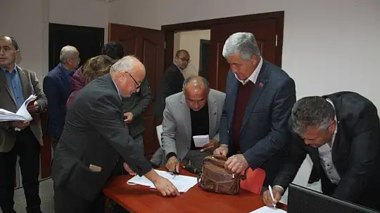 Ücretsiz Yola Tırmanma Şeridi İçin İmza Topluyor 