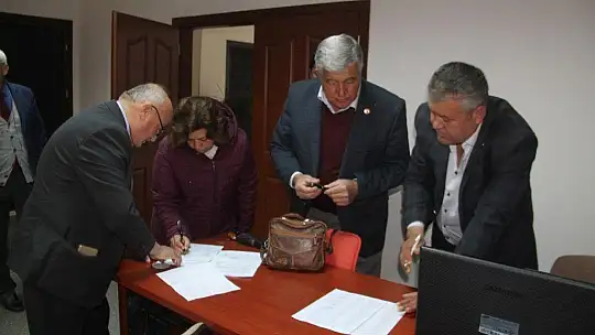 Ücretsiz Yola Tırmanma Şeridi İçin İmza Topluyor 