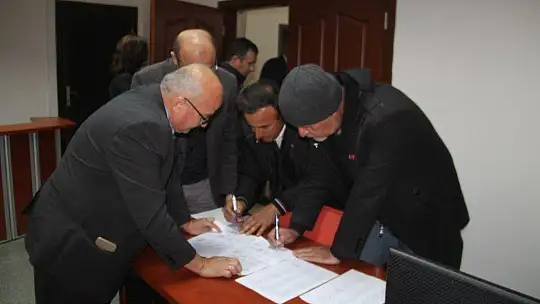 Ücretsiz Yola Tırmanma Şeridi İçin İmza Topluyor 