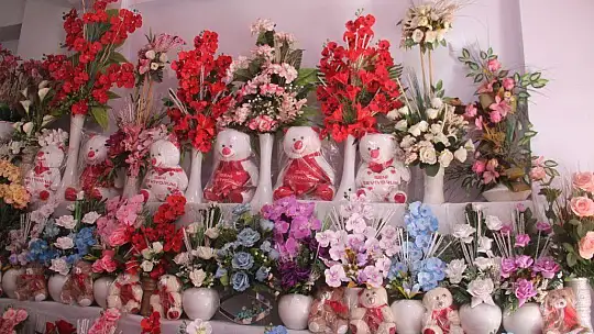 Çiçekçiler yoğun mesai yapıyor