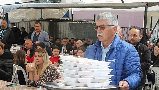 KARADENİZLİ AİLESİNDEN 52 YEMEĞİ HAYRI