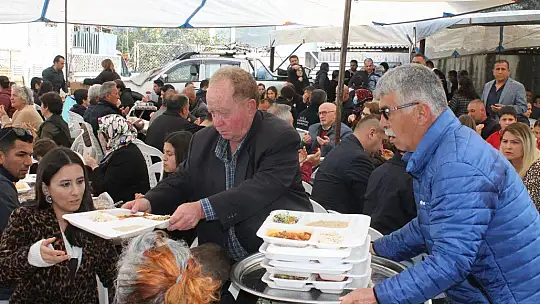KARADENİZLİ AİLESİNDEN 52 YEMEĞİ HAYRI