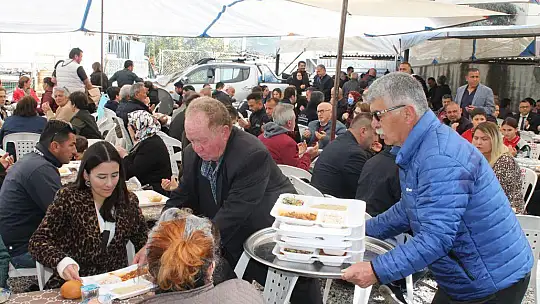 KARADENİZLİ AİLESİNDEN 52 YEMEĞİ HAYRI