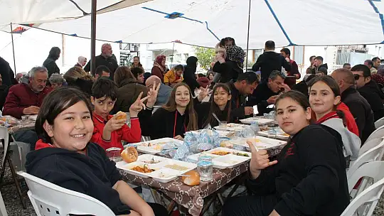 KARADENİZLİ AİLESİNDEN 52 YEMEĞİ HAYRI