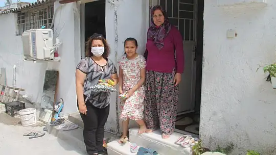 Çocukları ve Yaşlıları Tek Tek Ziyaret Etti 