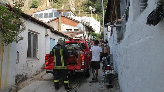Evi Yaktıktan Sonra Kaçtığı İddia Ediliyor
