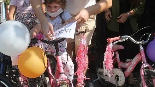 BAYRAM ÖNCESİ ÇOCUKLARIN BİSİKLET SEVİNCİ 
