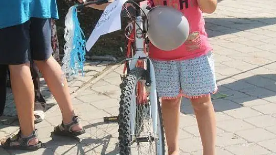 BAYRAM ÖNCESİ ÇOCUKLARIN BİSİKLET SEVİNCİ 