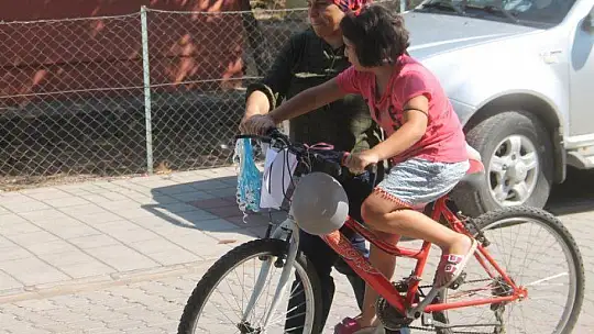 BAYRAM ÖNCESİ ÇOCUKLARIN BİSİKLET SEVİNCİ 