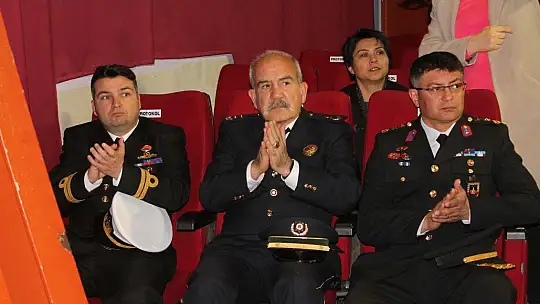 ÖZER OLGUN'DA ANLAMLI TİYATRO